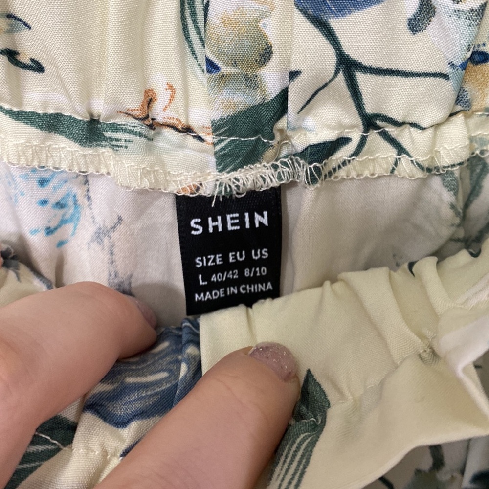 Floral Paper Bag Pants NWOT - Picture 3 of 5